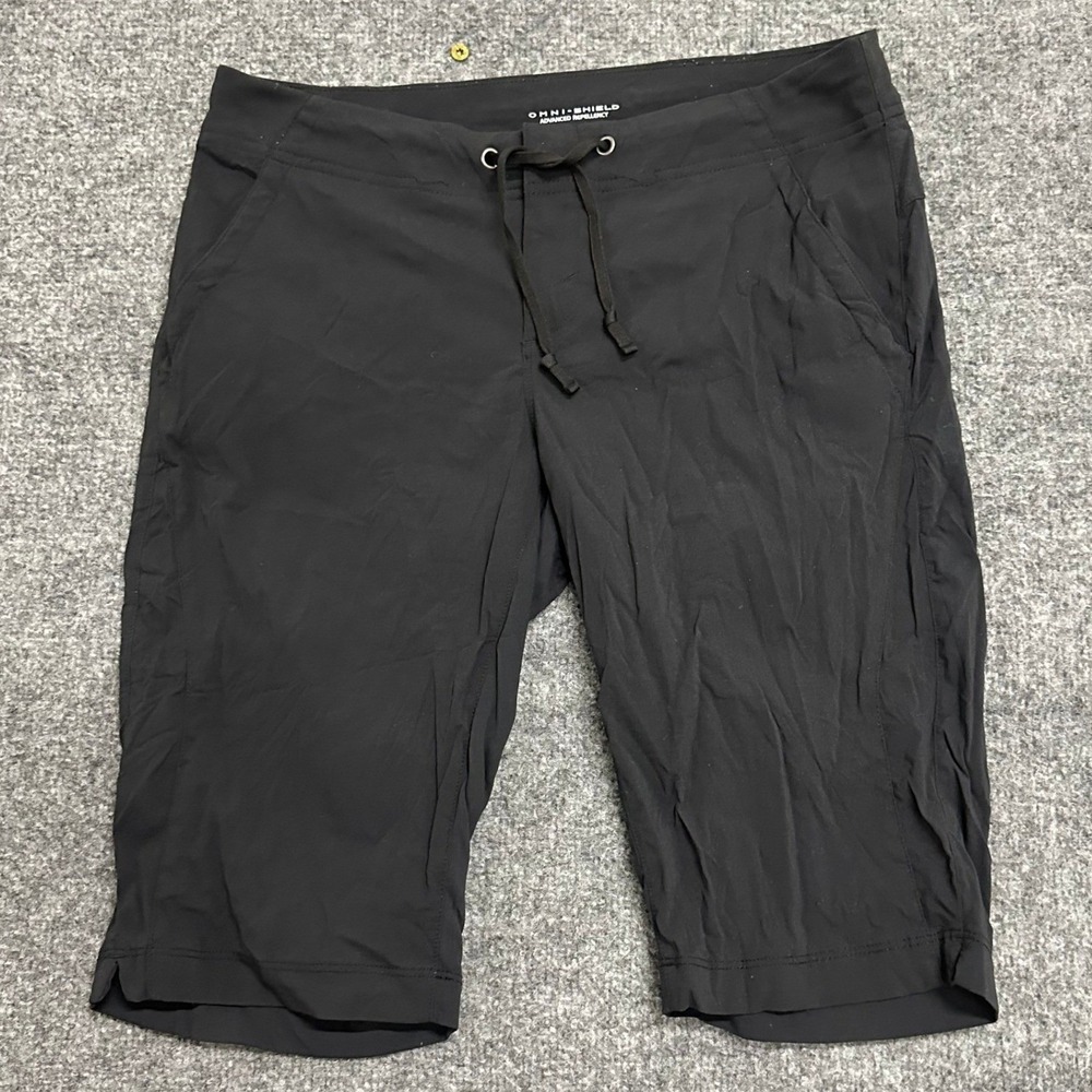 Columbia Shorts Womens Size 8 Black Omni-Shield Hiking Water Repellent Casual